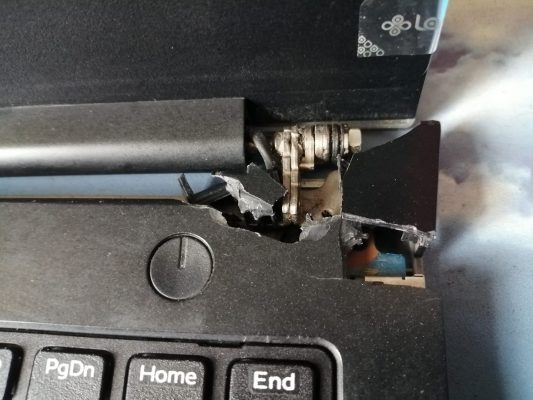 bản lề laptop bị bung gây vỡ vỏ 